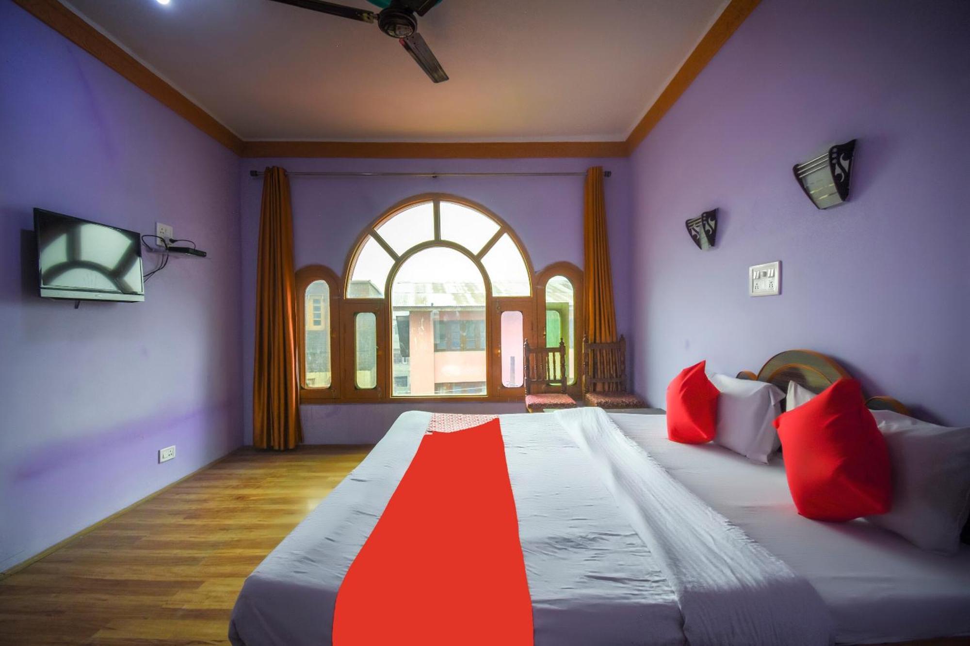 Oyo Hotel New Divine Kashmir Durgjan المظهر الخارجي الصورة