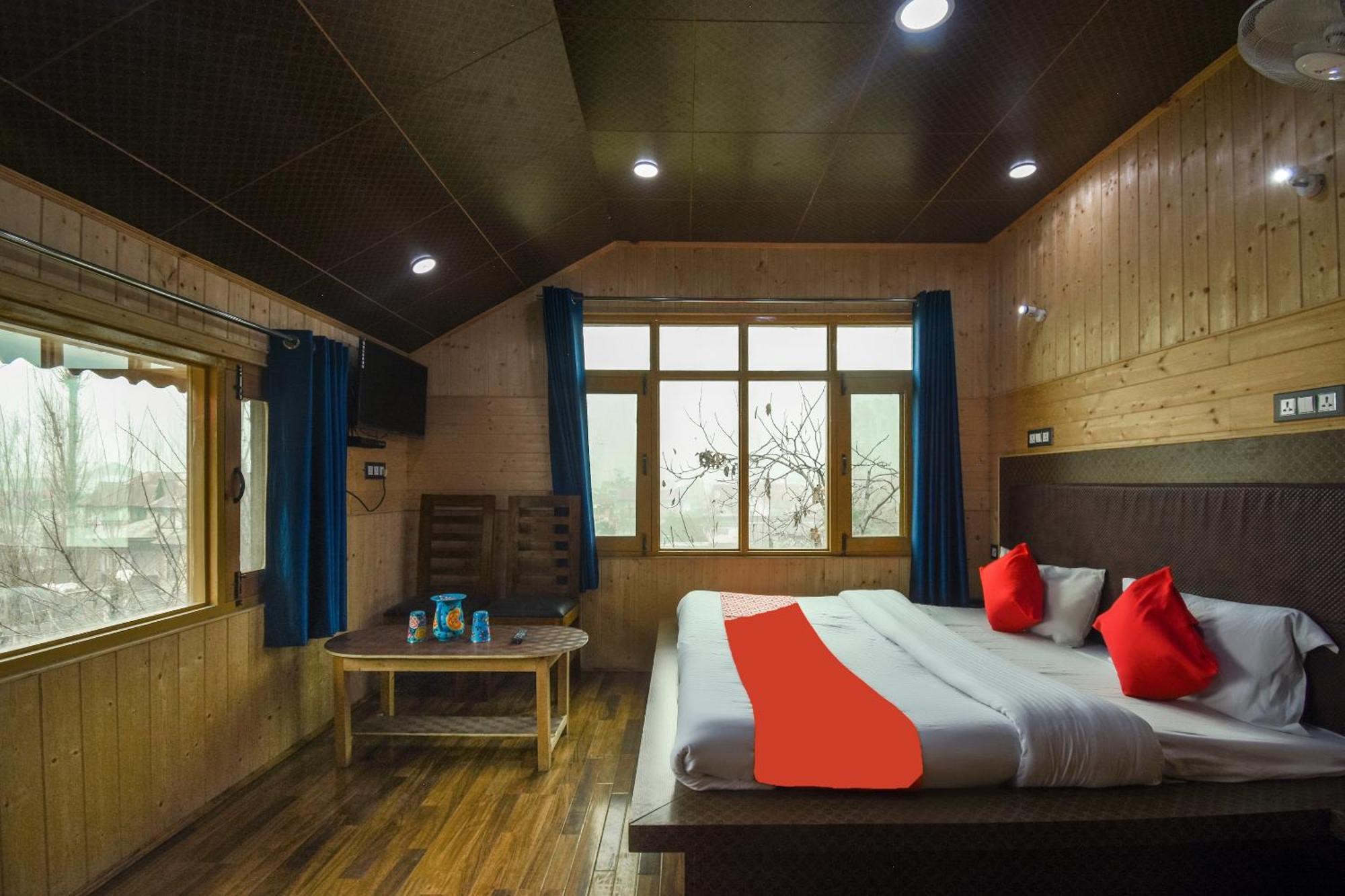 Oyo Hotel New Divine Kashmir Durgjan المظهر الخارجي الصورة