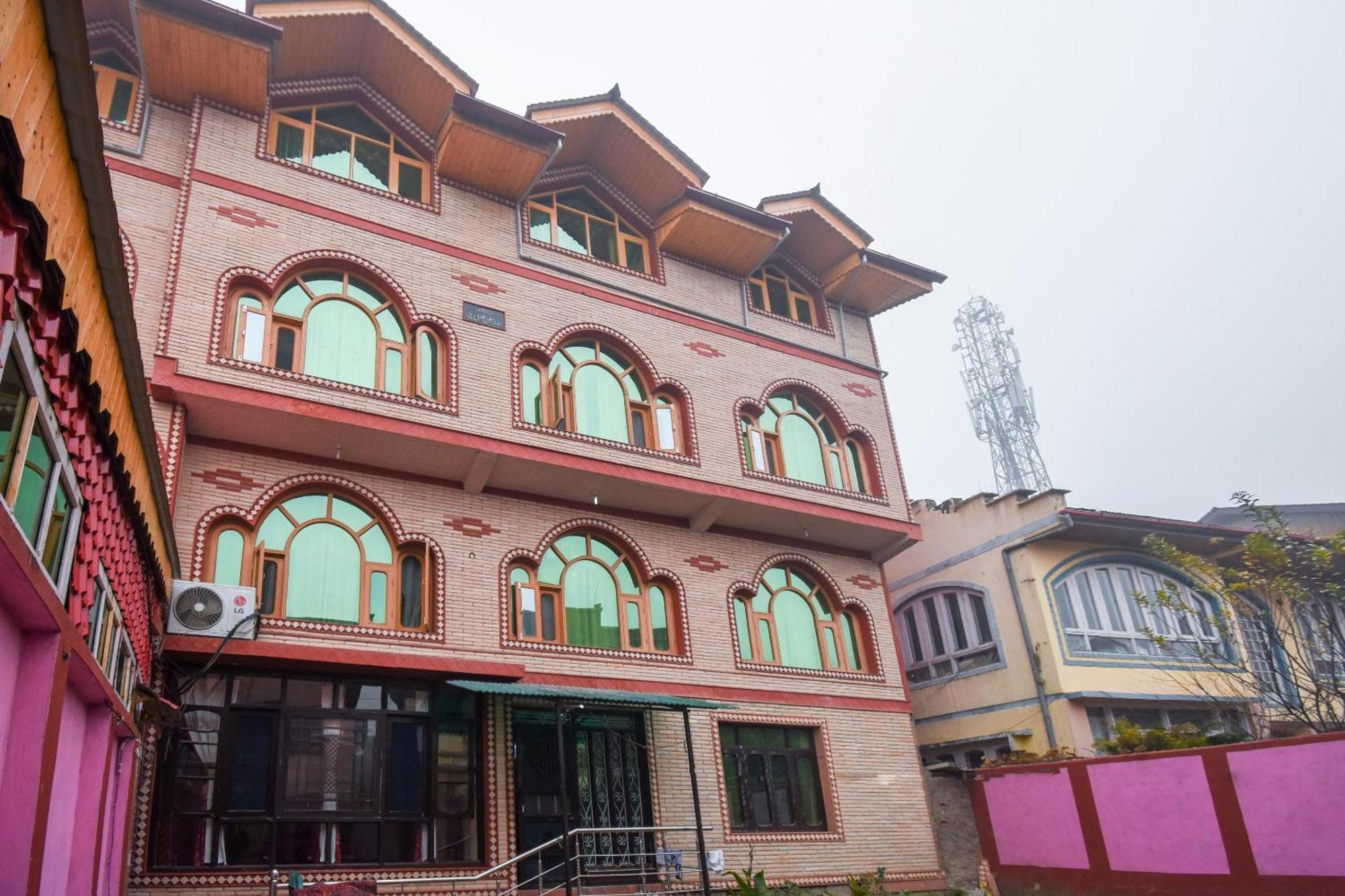 Oyo Hotel New Divine Kashmir Durgjan المظهر الخارجي الصورة